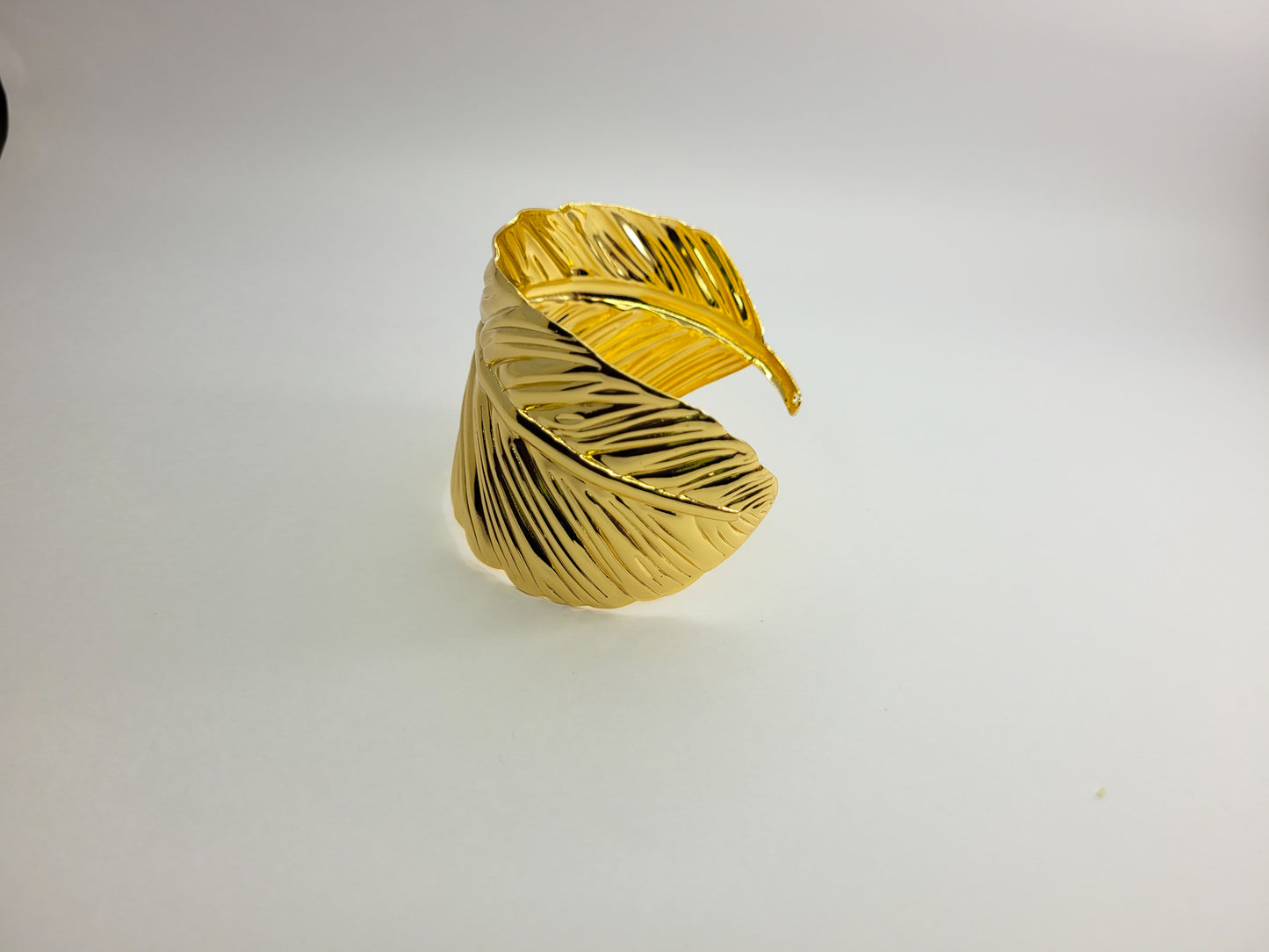 Gold Feather Cuff Bracelet – Adjustable Statement Piece for Modern Ethnic Style