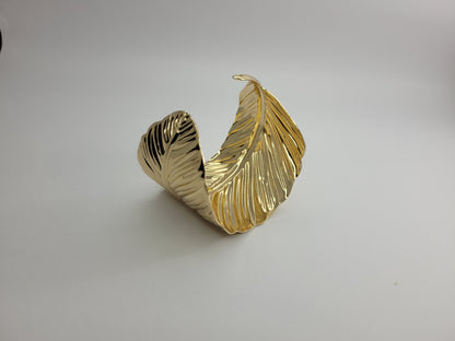 Gold Feather Cuff Bracelet – Adjustable Statement Piece for Modern Ethnic Style